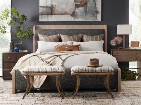 LuxeDecor Furniture 